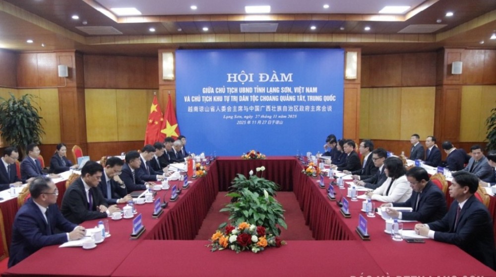 Các đại biểu tham dự hội đàm.