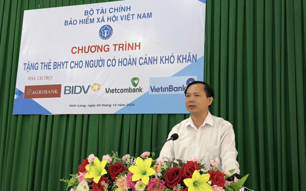 Trao tặng 600 thẻ BHYT cho đồng bào Khmer, tỉnh Vĩnh Long