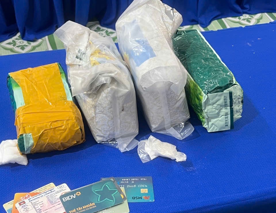 Hải quan Khánh Bình: Phối hợp bắt đối tượng vận chuyển 4 kg ma túy