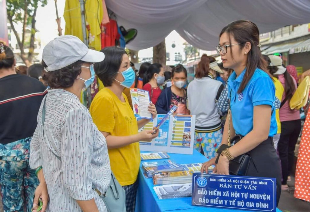 Mạo danh vi&ecirc;n chức BHXH hướng dẫn nhận qu&agrave; an sinh dịp Tết để lừa đảo
