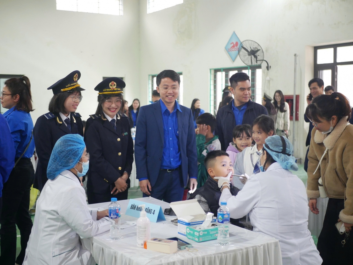 Thanh niên Hải quan tham gia “Xuân tình nguyện 2026”