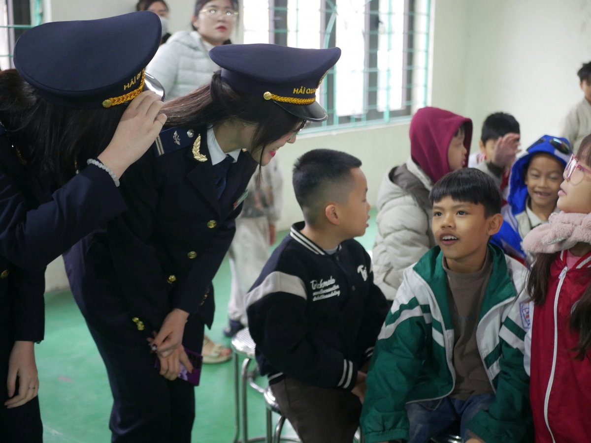 Thanh niên Hải quan tham gia “Xuân tình nguyện 2026”