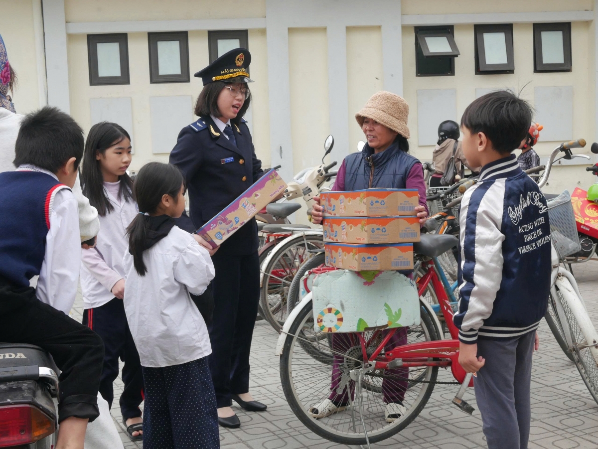 Thanh niên Hải quan tham gia “Xuân tình nguyện 2026”