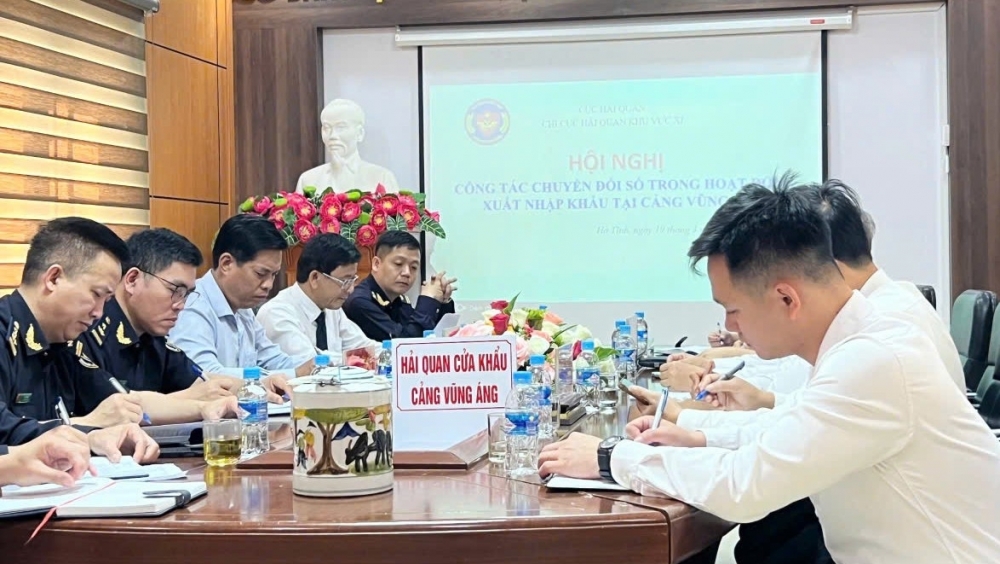 Quang cảnh buổi làm việc.