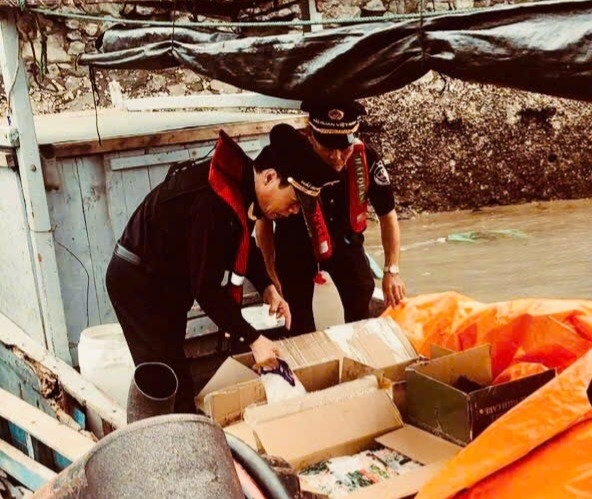 Ngăn chặn hàng chục tấn thực phẩm không rõ nguồn gốc ở các tỉnh biên giới phía Bắc