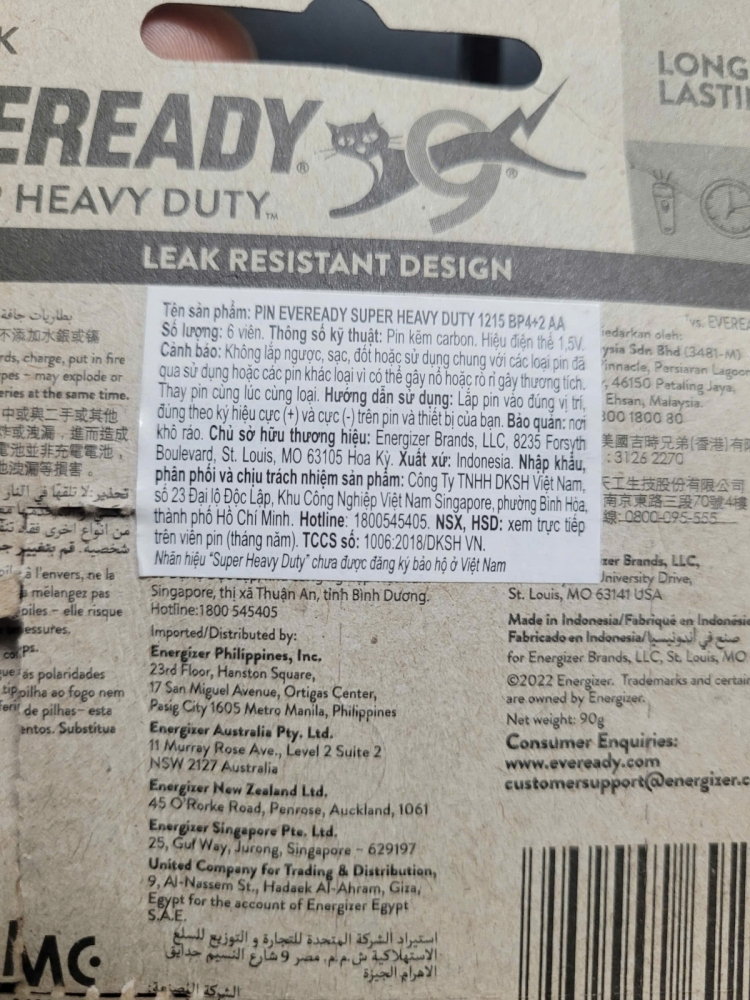 Tiêu chuẩn kích thước hàng hóa, chữ và số trên nhãn hàng hóa sản phẩm pin Eveready nhập khẩu. Ảnh: H.Nụ