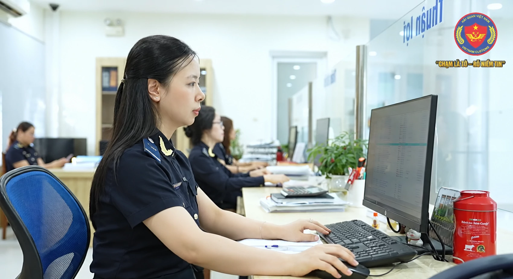 Hải quan khu vực XII thu ngân sách vượt dự toán hơn 272 tỷ đồng